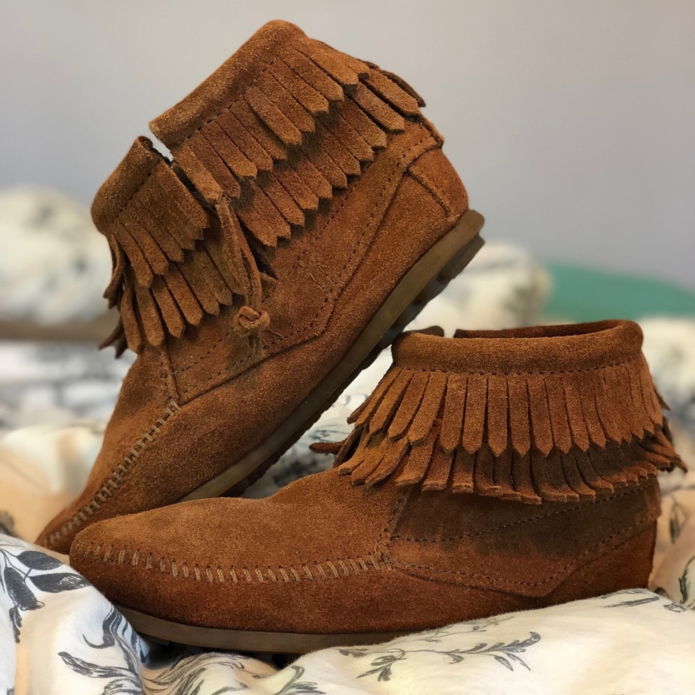 Minnetonka solid bottom